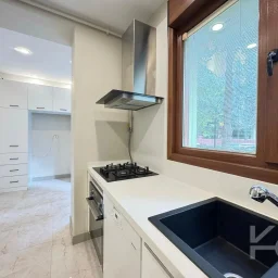Academy Çi̇ftehavuzlar Sahi̇lde Presti̇jli̇ Yeni̇ Bi̇nada 90m2 2+1 