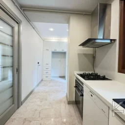 Academy Çi̇ftehavuzlar Sahi̇lde Presti̇jli̇ Yeni̇ Bi̇nada 90m2 2+1 