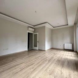 Sağlam'dan Merdivenköy'de Minibüse Yakın 3+1 Geniş Satılık Daire