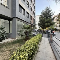 Sağlam'dan Merdivenköy'de Minibüse Yakın 3+1 Geniş Satılık Daire