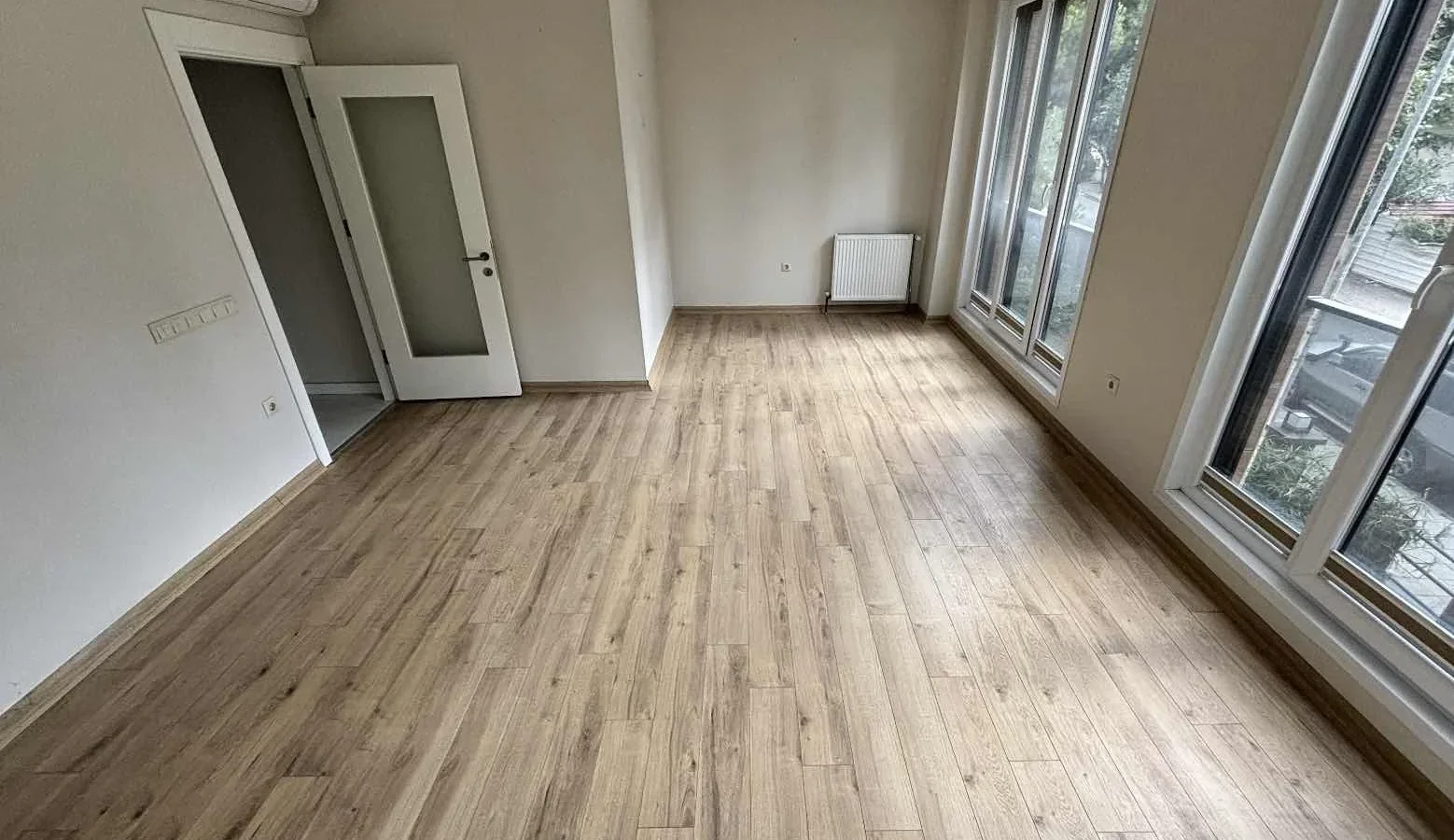 Sağlam'dan Merdivenköy'de Minibüse Yakın 3+1 Geniş Satılık Daire