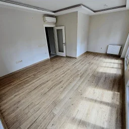 Sağlam'dan Merdivenköy'de Minibüse Yakın 3+1 Geniş Satılık Daire