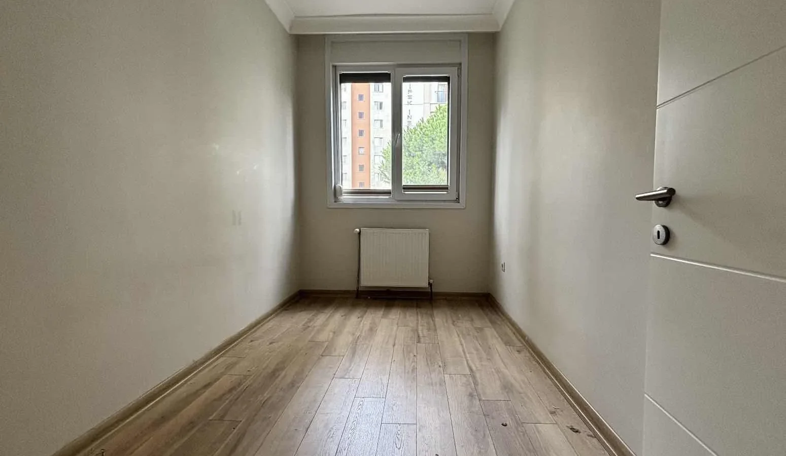 Sağlam'dan Merdivenköy'de Minibüse Yakın 3+1 Geniş Satılık Daire