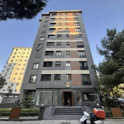 Sağlam'dan Merdivenköy'de Minibüse Yakın 3+1 Geniş Satılık Daire