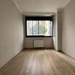 Sağlam'dan Merdivenköy'de Minibüse Yakın 3+1 Geniş Satılık Daire