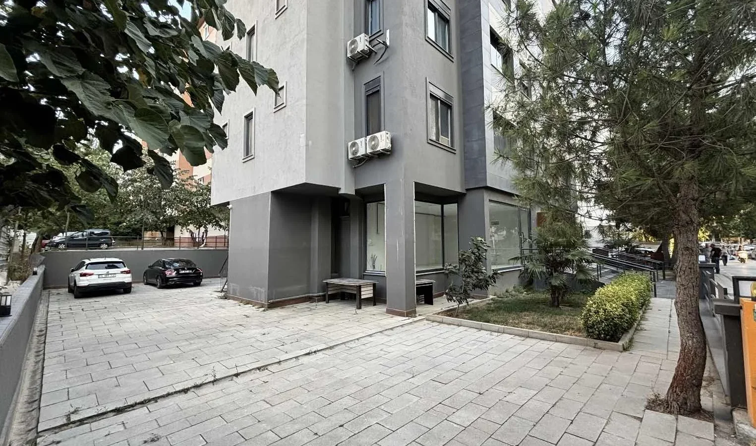Sağlam'dan Merdivenköy'de Minibüse Yakın 3+1 Geniş Satılık Daire