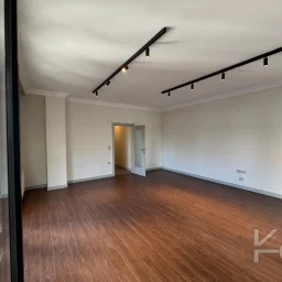 Laci̇vertcadde Göztepe Bahari̇yeli̇ Sokak Ebeveynli̇ Çi̇ft Balkonlu 120m² Net 3+1