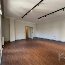 Laci̇vertcadde Göztepe Bahari̇yeli̇ Sokak Ebeveynli̇ Çi̇ft Balkonlu 120m² Net 3+1