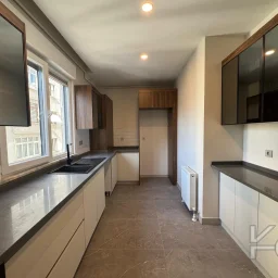 Laci̇vertcadde Göztepe Bahari̇yeli̇ Sokak Ebeveynli̇ Çi̇ft Balkonlu 120m² Net 3+1