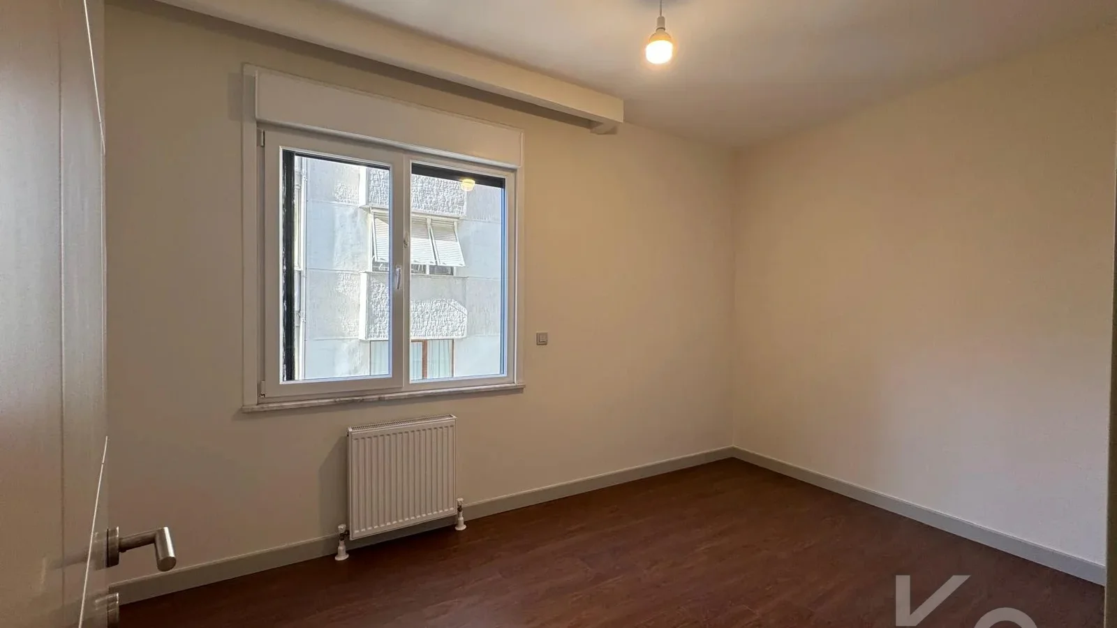 Laci̇vertcadde Göztepe Bahari̇yeli̇ Sokak Ebeveynli̇ Çi̇ft Balkonlu 120m² Net 3+1