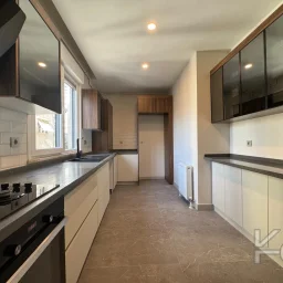 Laci̇vertcadde Göztepe Bahari̇yeli̇ Sokak Ebeveynli̇ Çi̇ft Balkonlu 120m² Net 3+1