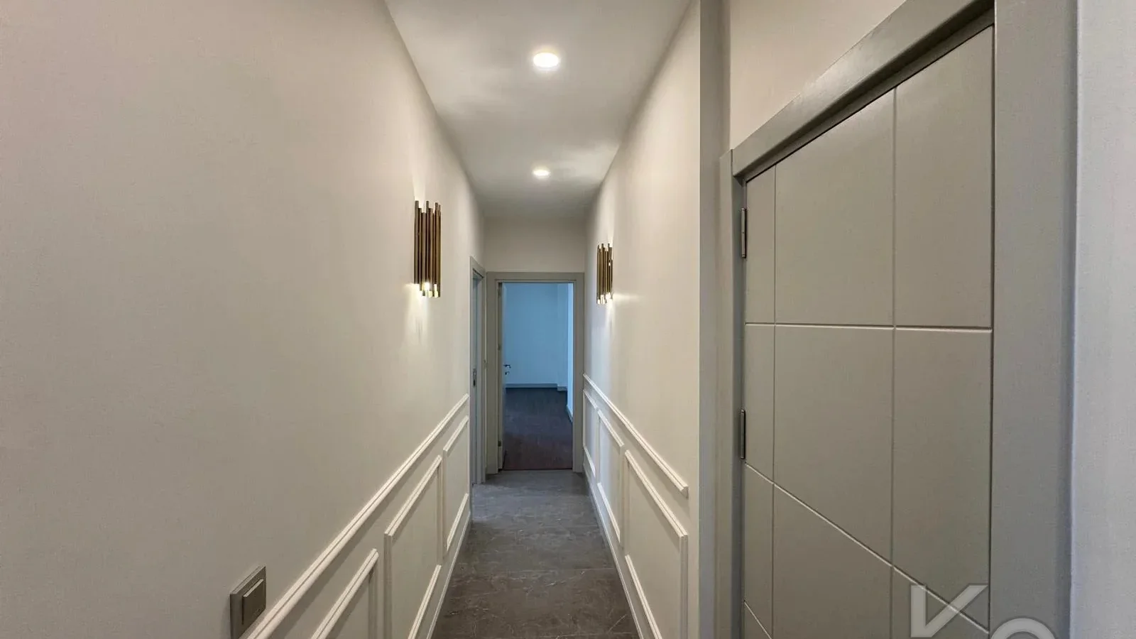 Laci̇vertcadde Göztepe Bahari̇yeli̇ Sokak Ebeveynli̇ Çi̇ft Balkonlu 120m² Net 3+1