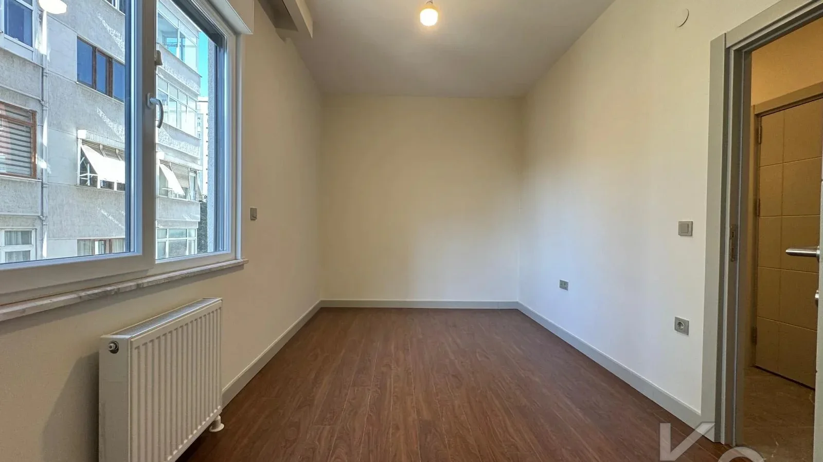 Laci̇vertcadde Göztepe Bahari̇yeli̇ Sokak Ebeveynli̇ Çi̇ft Balkonlu 120m² Net 3+1