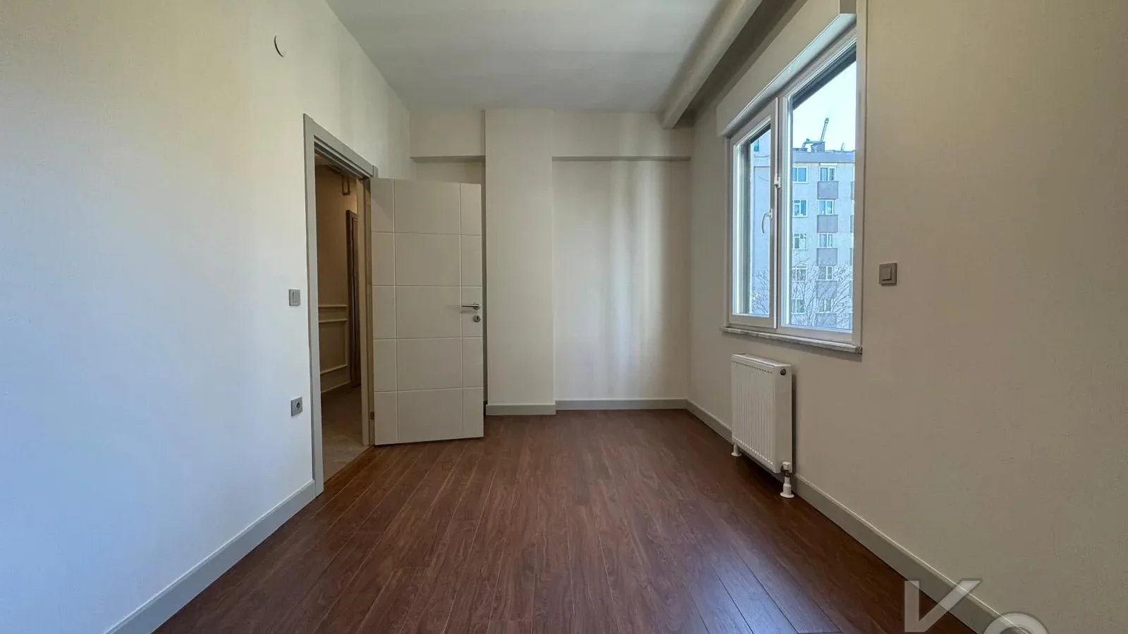 Laci̇vertcadde Göztepe Bahari̇yeli̇ Sokak Ebeveynli̇ Çi̇ft Balkonlu 120m² Net 3+1