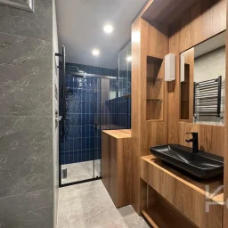 Laci̇vertcadde Göztepe Bahari̇yeli̇ Sokak Ebeveynli̇ Çi̇ft Balkonlu 120m² Net 3+1