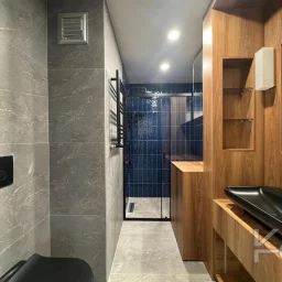 Laci̇vertcadde Göztepe Bahari̇yeli̇ Sokak Ebeveynli̇ Çi̇ft Balkonlu 120m² Net 3+1