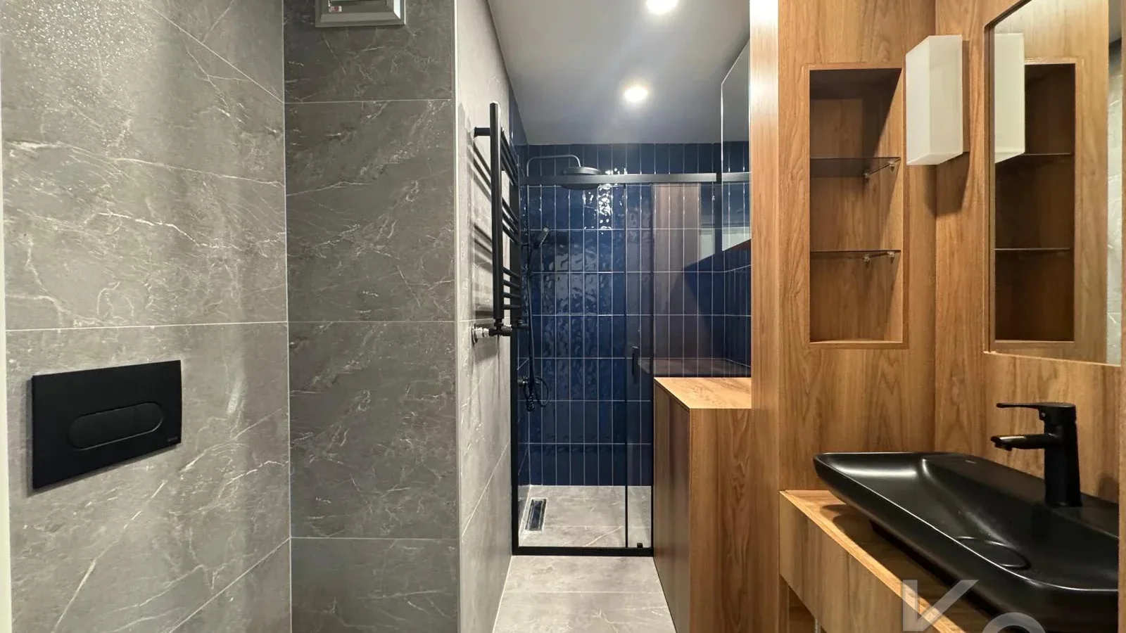 Laci̇vertcadde Göztepe Bahari̇yeli̇ Sokak Ebeveynli̇ Çi̇ft Balkonlu 120m² Net 3+1