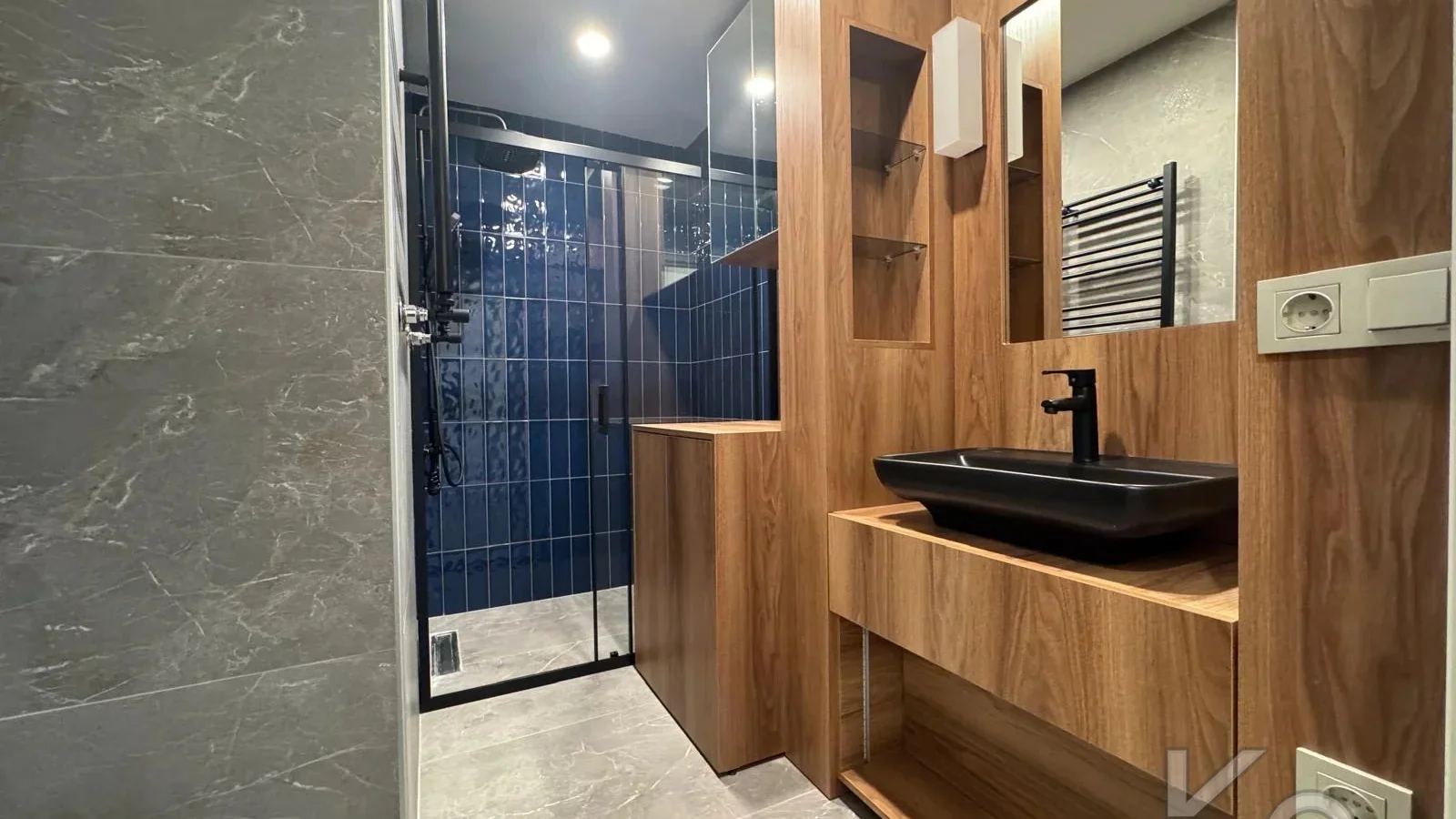 Laci̇vertcadde Göztepe Bahari̇yeli̇ Sokak Ebeveynli̇ Çi̇ft Balkonlu 120m² Net 3+1