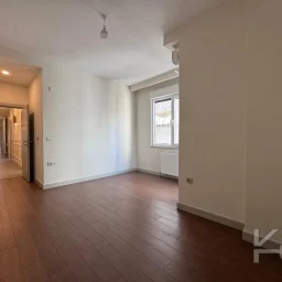 Laci̇vertcadde Göztepe Bahari̇yeli̇ Sokak Ebeveynli̇ Çi̇ft Balkonlu 120m² Net 3+1