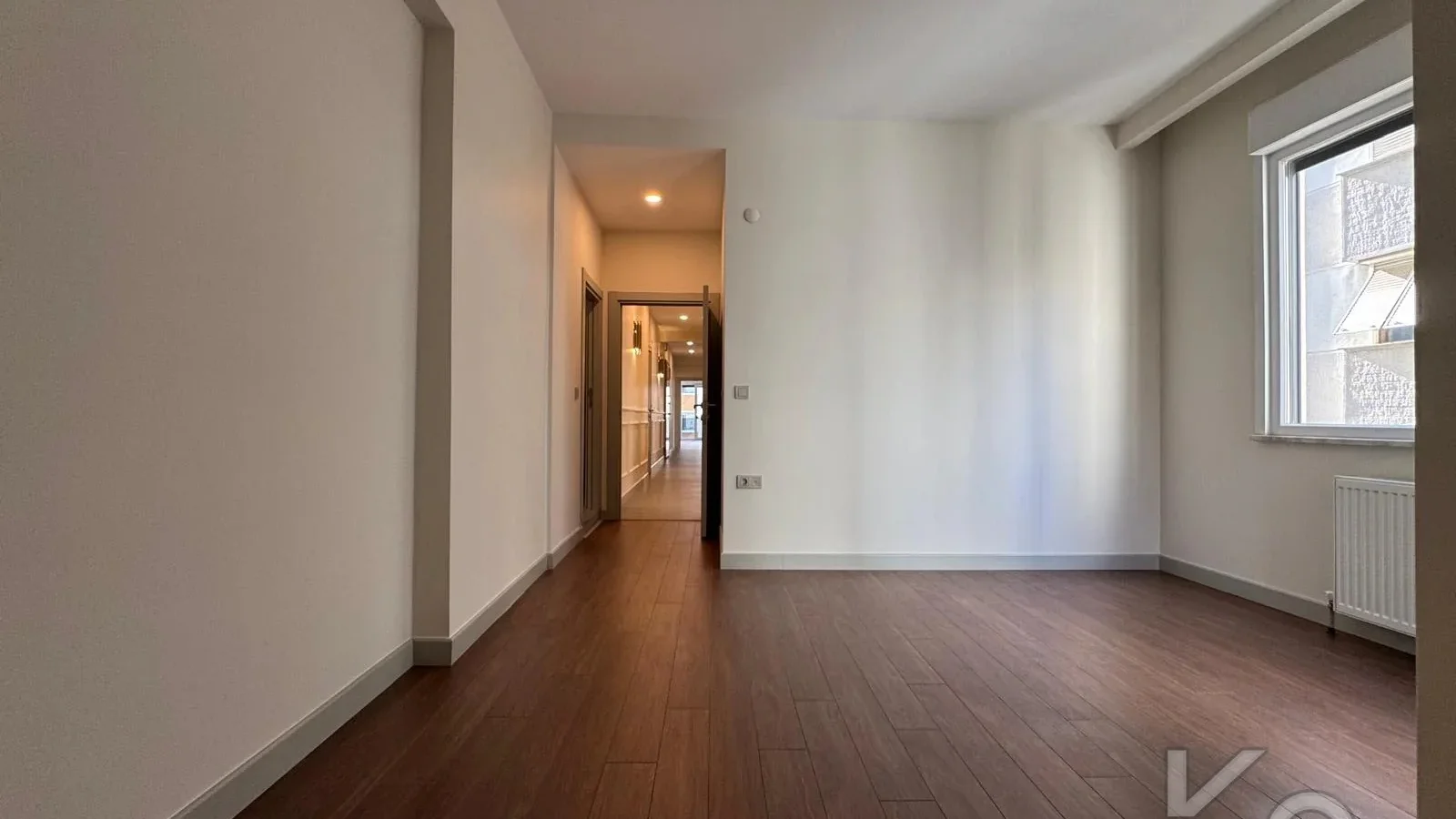 Laci̇vertcadde Göztepe Bahari̇yeli̇ Sokak Ebeveynli̇ Çi̇ft Balkonlu 120m² Net 3+1