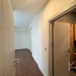Laci̇vertcadde Göztepe Bahari̇yeli̇ Sokak Ebeveynli̇ Çi̇ft Balkonlu 120m² Net 3+1