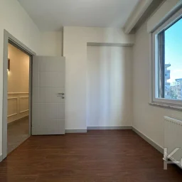 Laci̇vertcadde Göztepe Bahari̇yeli̇ Sokak Ebeveynli̇ Çi̇ft Balkonlu 120m² Net 3+1