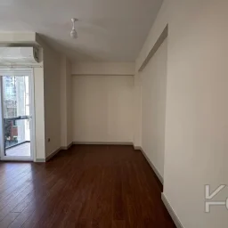 Laci̇vertcadde Göztepe Bahari̇yeli̇ Sokak Ebeveynli̇ Çi̇ft Balkonlu 120m² Net 3+1