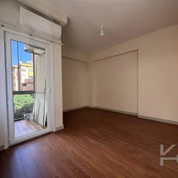 Laci̇vertcadde Göztepe Bahari̇yeli̇ Sokak Ebeveynli̇ Çi̇ft Balkonlu 120m² Net 3+1