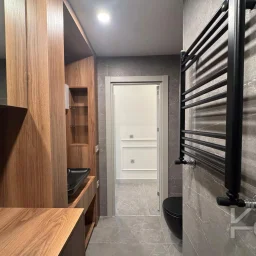 Laci̇vertcadde Göztepe Bahari̇yeli̇ Sokak Ebeveynli̇ Çi̇ft Balkonlu 120m² Net 3+1