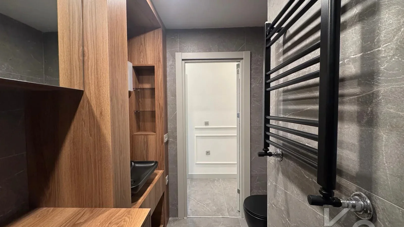 Laci̇vertcadde Göztepe Bahari̇yeli̇ Sokak Ebeveynli̇ Çi̇ft Balkonlu 120m² Net 3+1