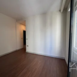 Laci̇vertcadde Göztepe Bahari̇yeli̇ Sokak Ebeveynli̇ Çi̇ft Balkonlu 120m² Net 3+1