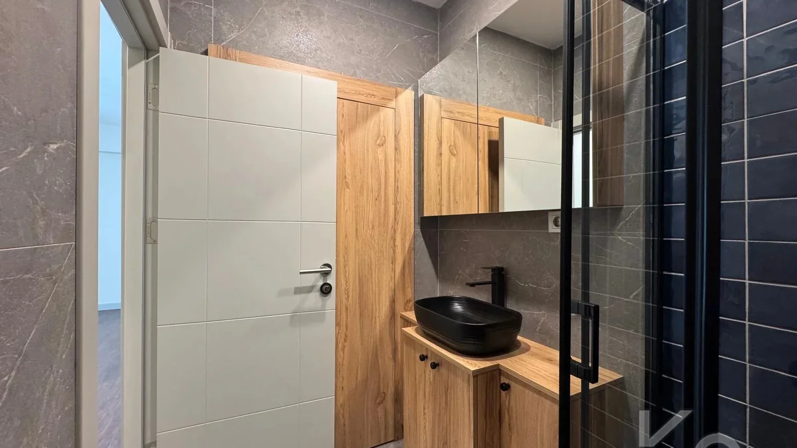 Laci̇vertcadde Göztepe Bahari̇yeli̇ Sokak Ebeveynli̇ Çi̇ft Balkonlu 120m² Net 3+1