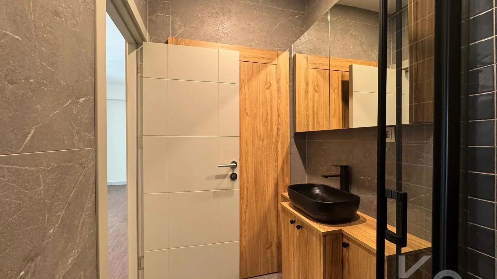 Laci̇vertcadde Göztepe Bahari̇yeli̇ Sokak Ebeveynli̇ Çi̇ft Balkonlu 120m² Net 3+1