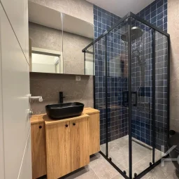 Laci̇vertcadde Göztepe Bahari̇yeli̇ Sokak Ebeveynli̇ Çi̇ft Balkonlu 120m² Net 3+1
