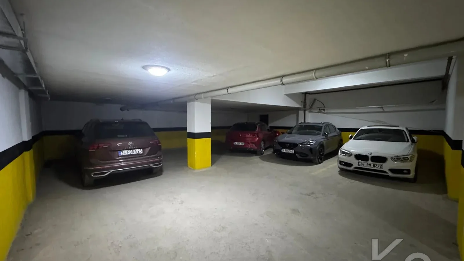 Laci̇vertcadde Göztepe Bahari̇yeli̇ Sokak Ebeveynli̇ Çi̇ft Balkonlu 120m² Net 3+1
