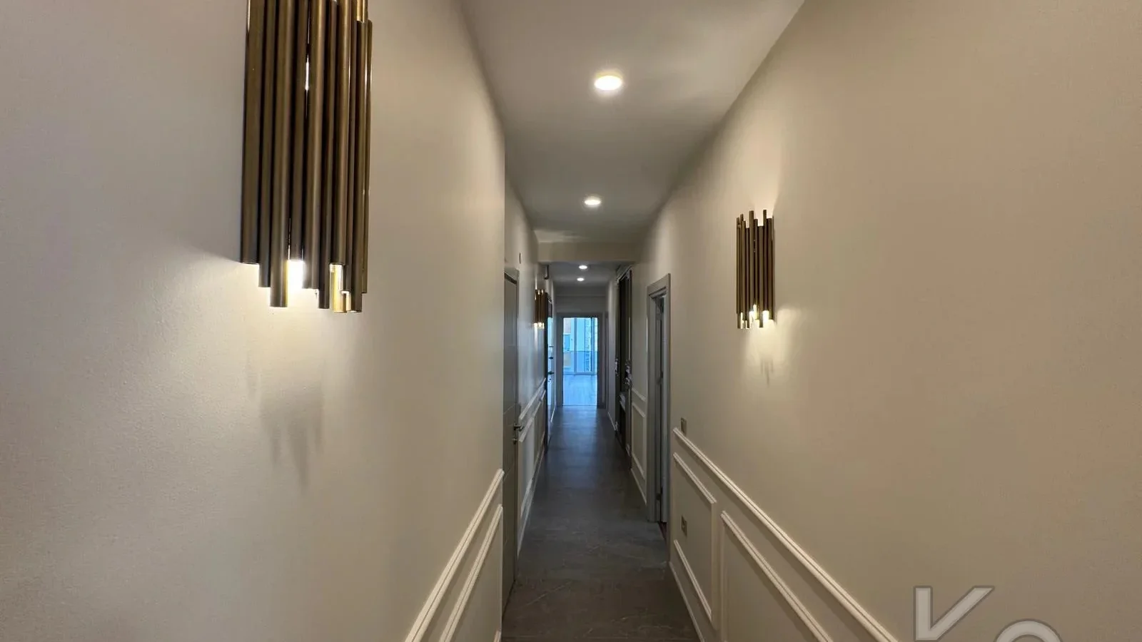 Laci̇vertcadde Göztepe Bahari̇yeli̇ Sokak Ebeveynli̇ Çi̇ft Balkonlu 120m² Net 3+1