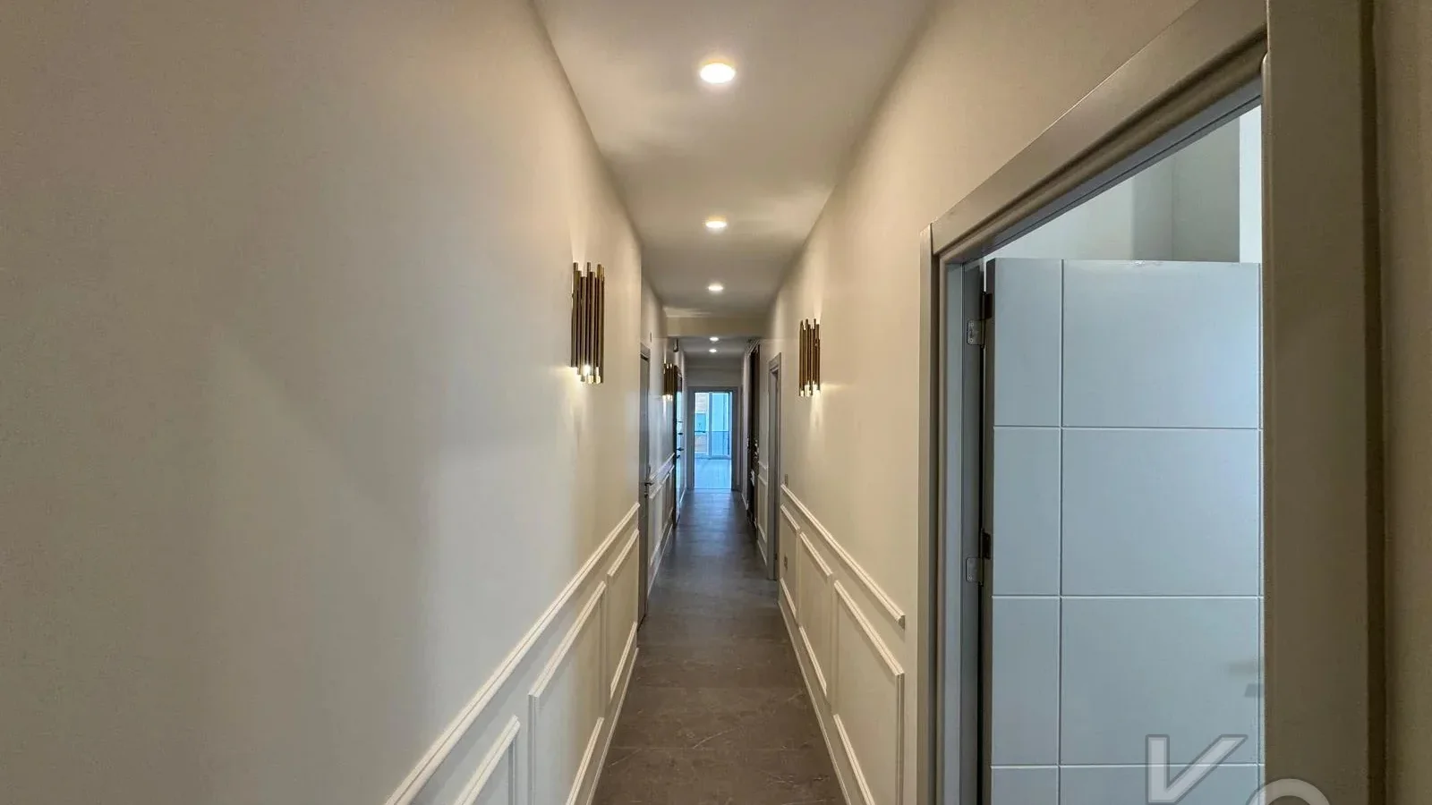 Laci̇vertcadde Göztepe Bahari̇yeli̇ Sokak Ebeveynli̇ Çi̇ft Balkonlu 120m² Net 3+1