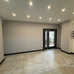Laci̇vertcadde Göztepe Bahari̇yeli̇ Sokak Ebeveynli̇ Çi̇ft Balkonlu 120m² Net 3+1