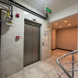 Laci̇vertcadde Göztepe Bahari̇yeli̇ Sokak Ebeveynli̇ Çi̇ft Balkonlu 120m² Net 3+1