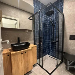Laci̇vertcadde Göztepe Bahari̇yeli̇ Sokak Ebeveynli̇ Çi̇ft Balkonlu 120m² Net 3+1