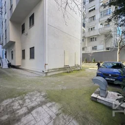 Laci̇vertcadde Göztepe Bahari̇yeli̇ Sokak Ebeveynli̇ Çi̇ft Balkonlu 120m² Net 3+1
