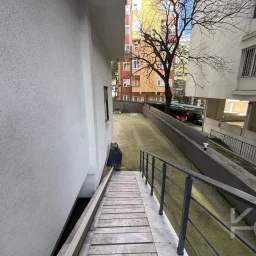 Laci̇vertcadde Göztepe Bahari̇yeli̇ Sokak Ebeveynli̇ Çi̇ft Balkonlu 120m² Net 3+1