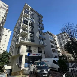 Laci̇vertcadde Göztepe Bahari̇yeli̇ Sokak Ebeveynli̇ Çi̇ft Balkonlu 120m² Net 3+1