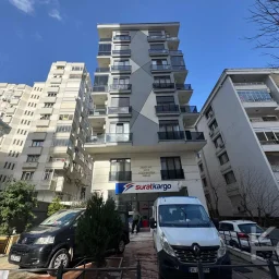 Laci̇vertcadde Göztepe Bahari̇yeli̇ Sokak Ebeveynli̇ Çi̇ft Balkonlu 120m² Net 3+1