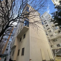 Laci̇vertcadde Göztepe Bahari̇yeli̇ Sokak Ebeveynli̇ Çi̇ft Balkonlu 120m² Net 3+1