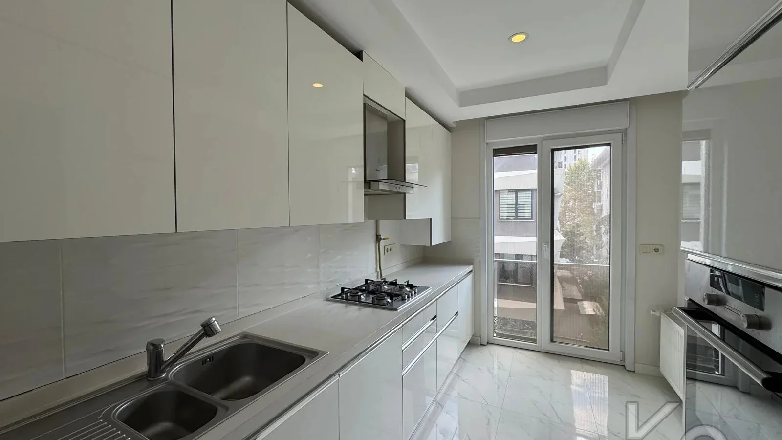  Laci̇vertcadde Çi̇ftehavuzlar Bağdat'a 2.bi̇na 95 M² Net