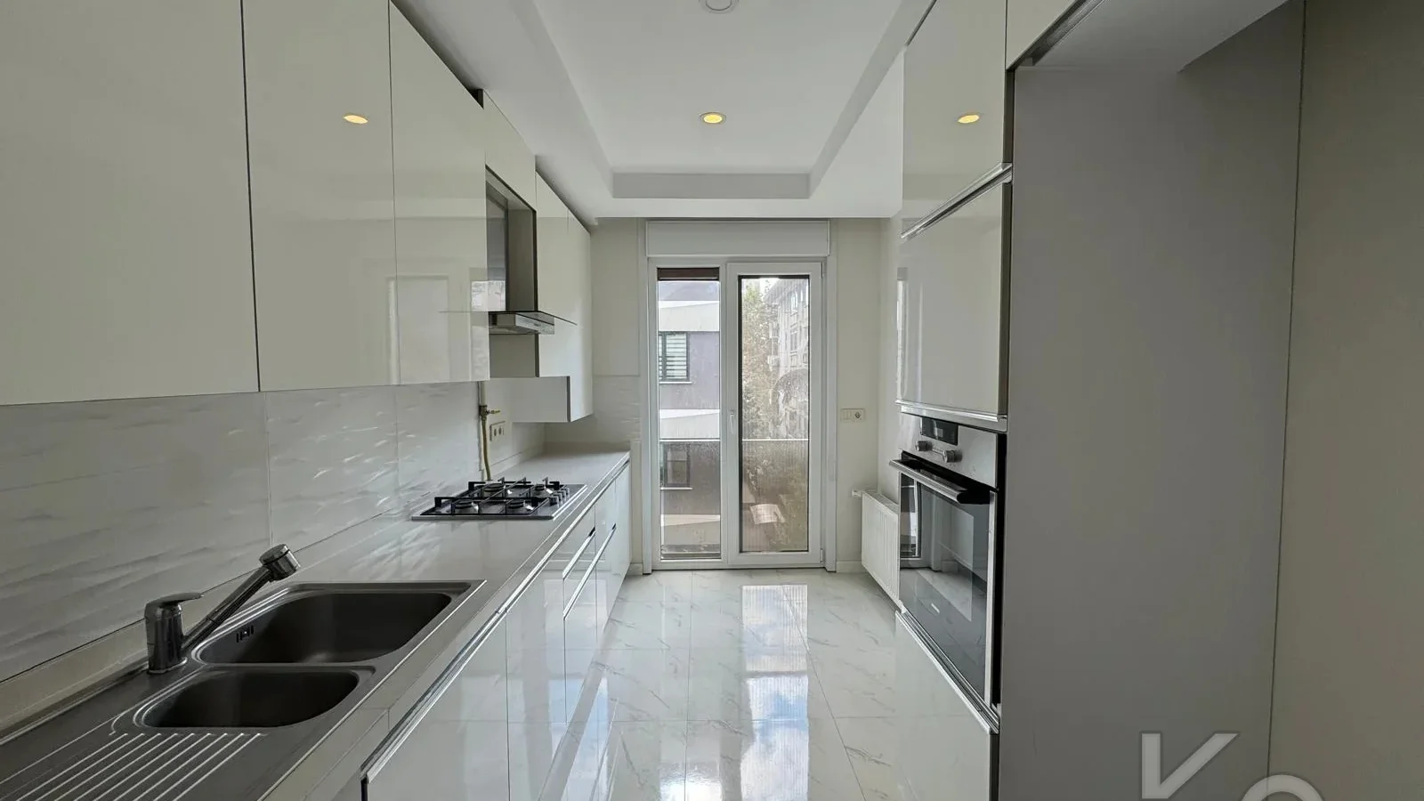  Laci̇vertcadde Çi̇ftehavuzlar Bağdat'a 2.bi̇na 95 M² Net