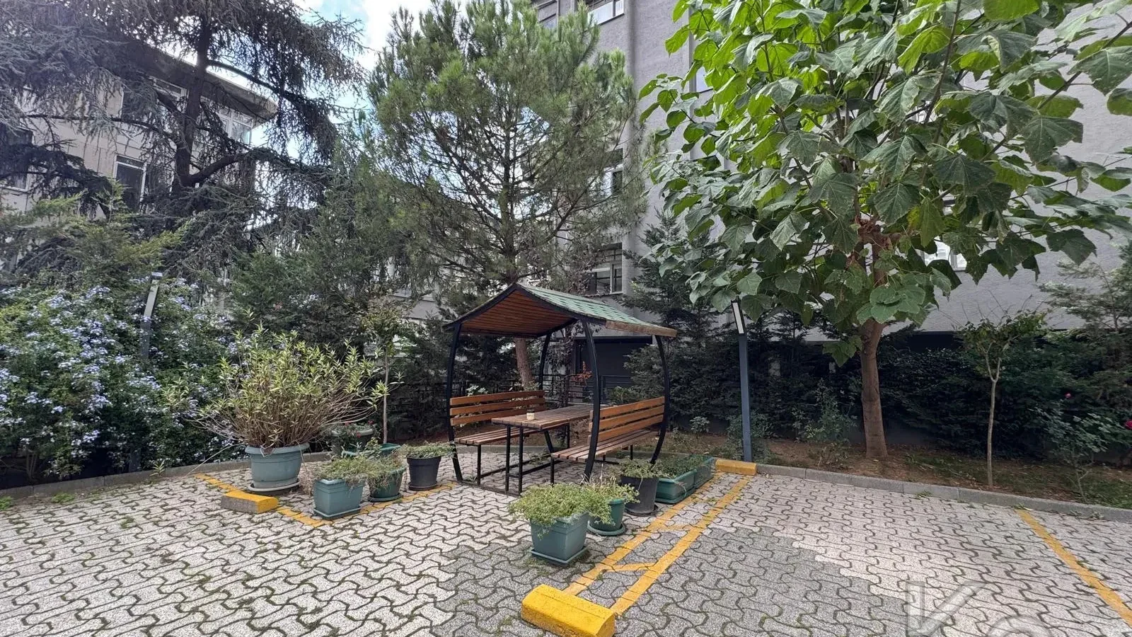  Laci̇vertcadde Çi̇ftehavuzlar Bağdat'a 2.bi̇na 95 M² Net