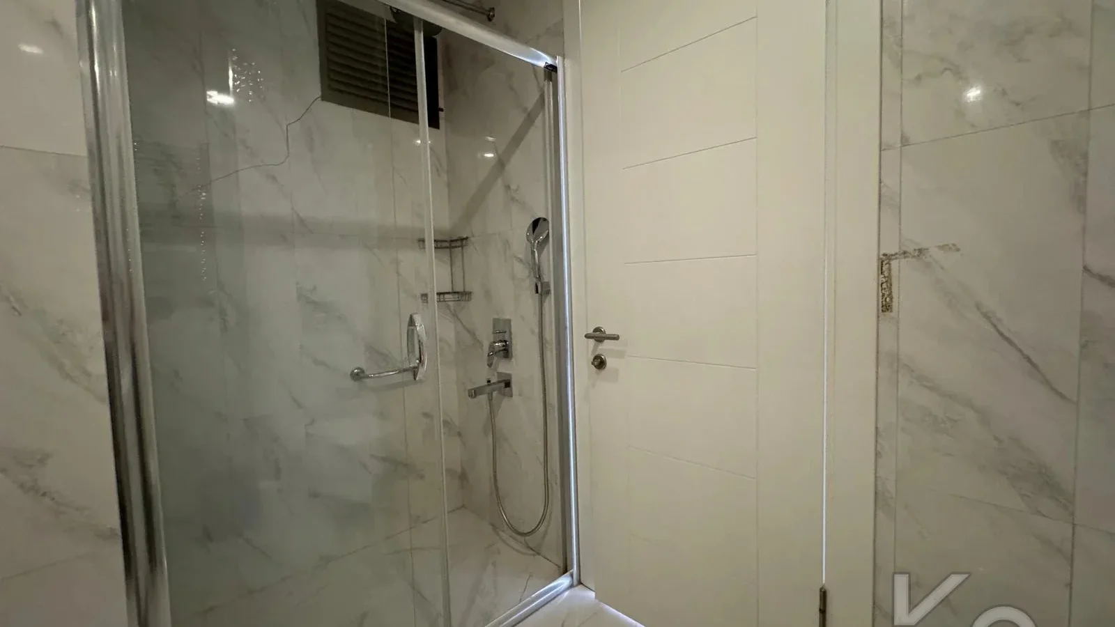 Laci̇vertcadde Çi̇ftehavuzlar Bağdat'a 2.bi̇na 95 M² Net