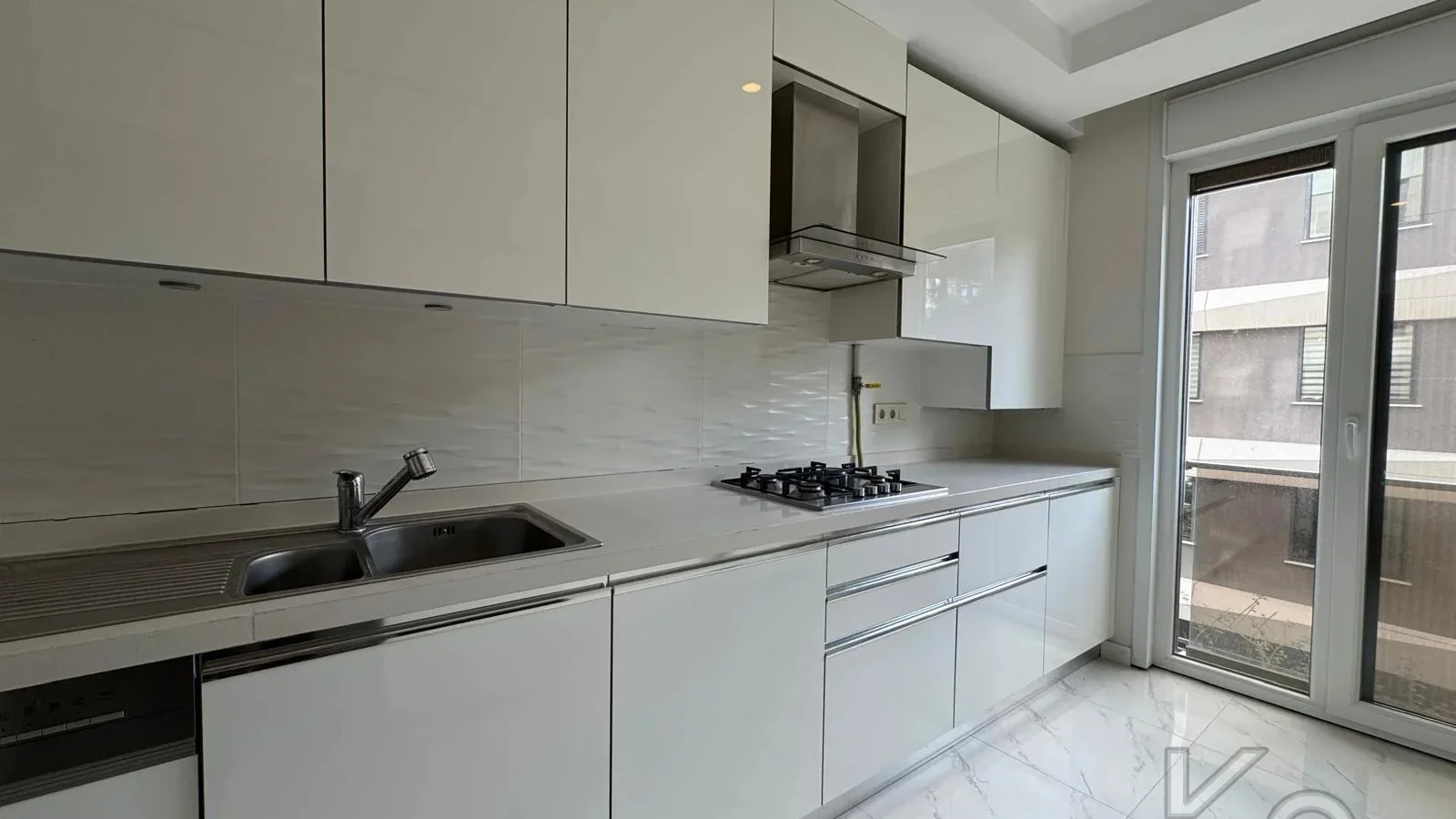  Laci̇vertcadde Çi̇ftehavuzlar Bağdat'a 2.bi̇na 95 M² Net